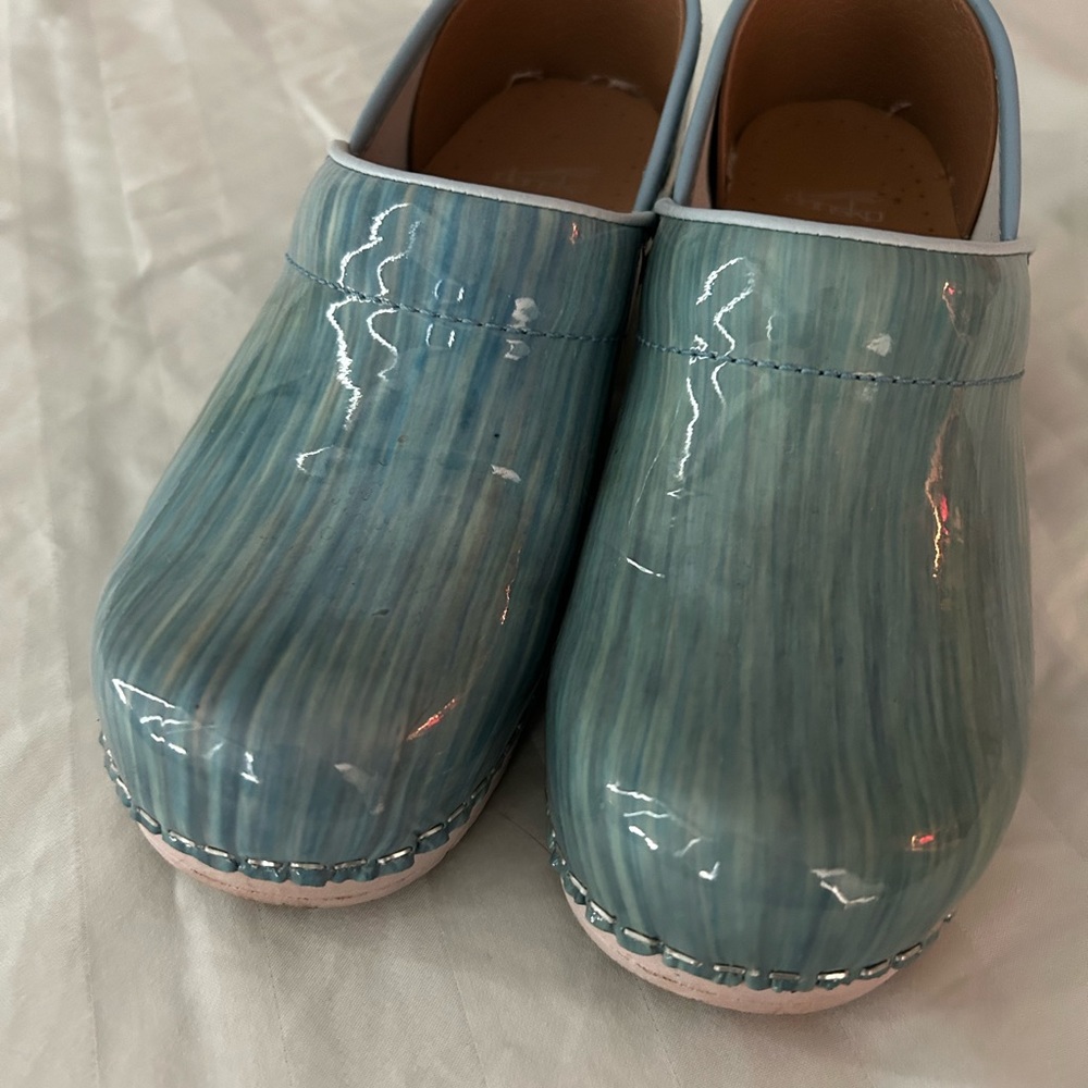 Women’s size 35 Dansko clogs